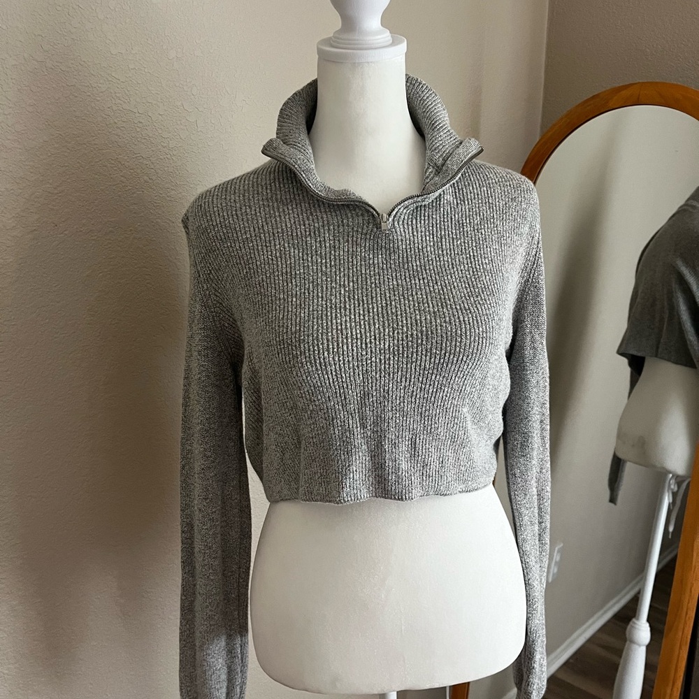 🍪Brandy Melville🍪 Heather Gray Quarter Zip Crop Sweater